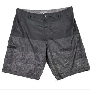 Da Hui Hybrid Collection Board Shorts Men's 36 in Gradient Gray Stripe